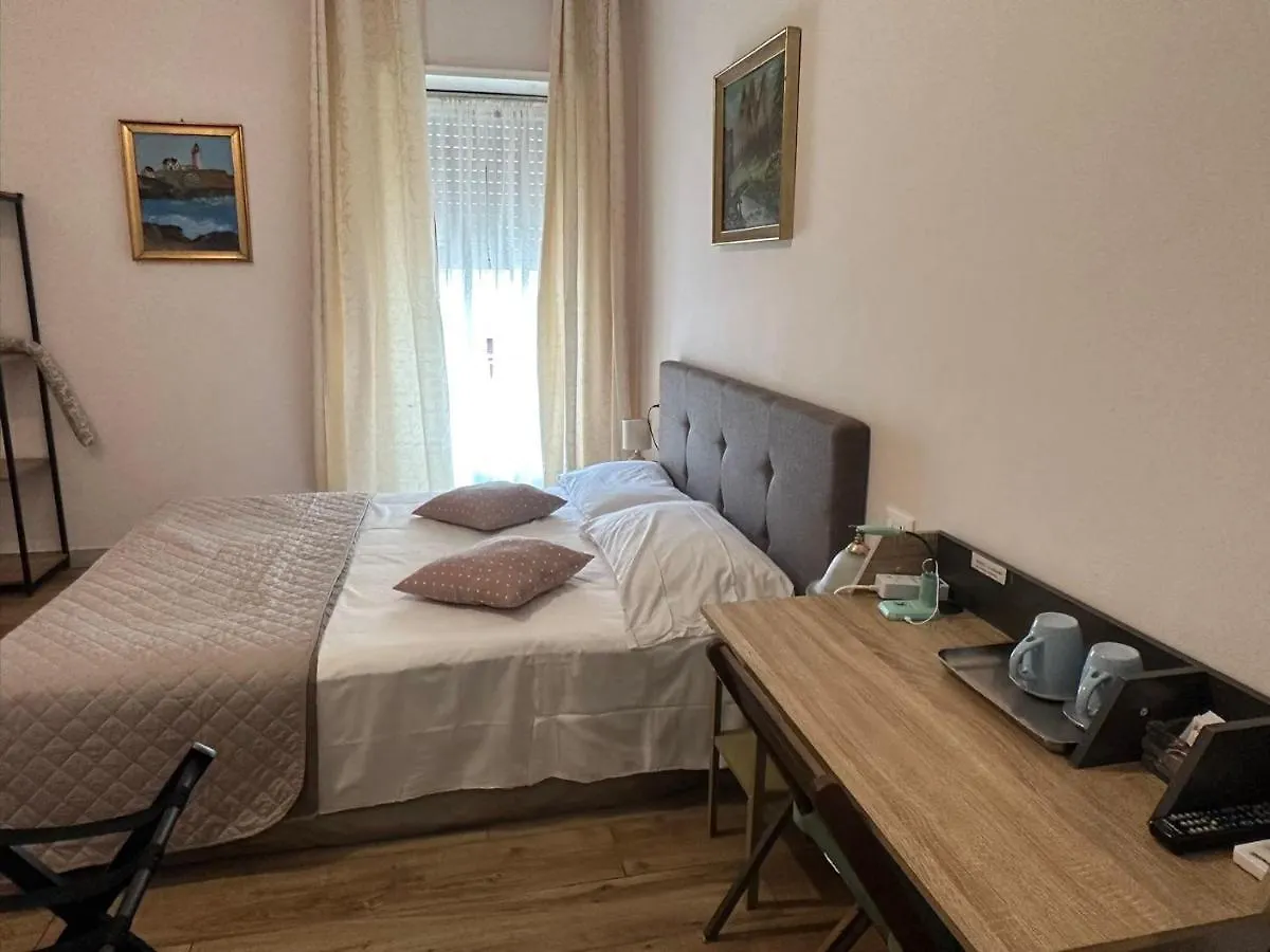 Guest house Golden Rooms Cipro Rome